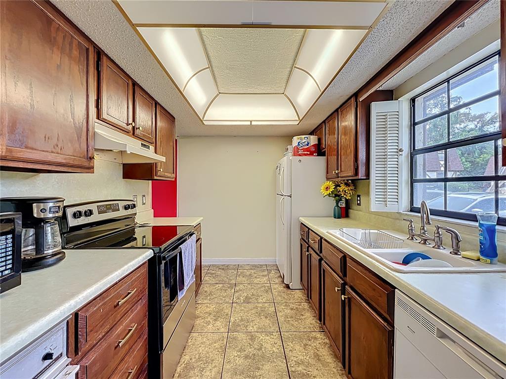 500 Newell Hill Road, Unit 108A Leesburg, FL 34748 - Photo 9 of 26 a kitchen that has a sink and a stove