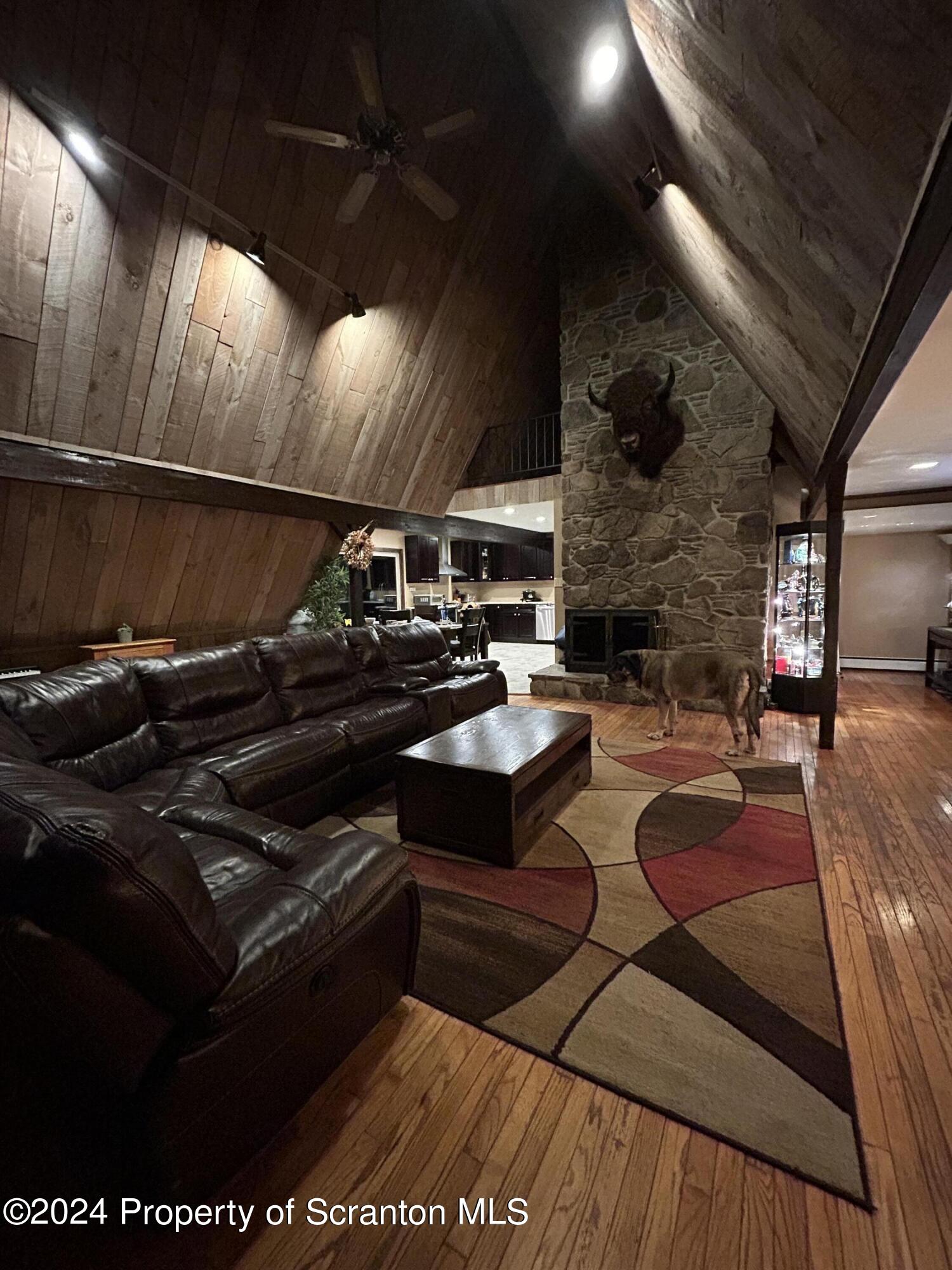 771 Newton Road Scranton, PA 18504 - Photo 4 of 26 Gallery Image 4