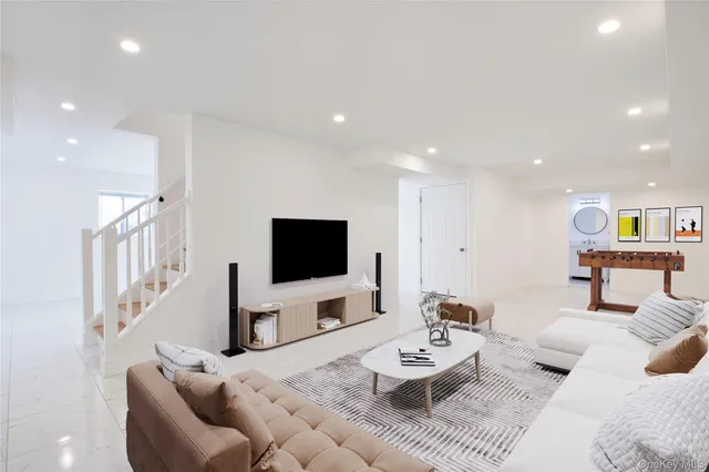 $2,450,000 | 1 Manhasset Avenue, Port Washington, NY 11050