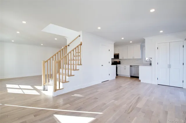 $2,450,000 | 1 Manhasset Avenue, Port Washington, NY 11050