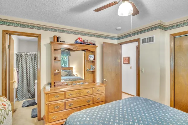 $188,900 | 707 Crescent Drive, Hesston, KS 67062