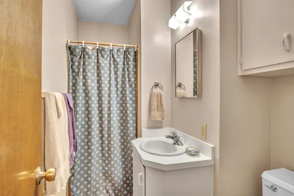 $188,900 | 707 Crescent Drive, Hesston, KS 67062