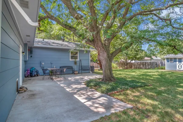 $188,900 | 707 Crescent Drive, Hesston, KS 67062