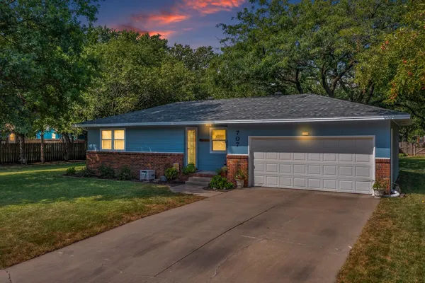 $188,900 | 707 Crescent Drive, Hesston, KS 67062