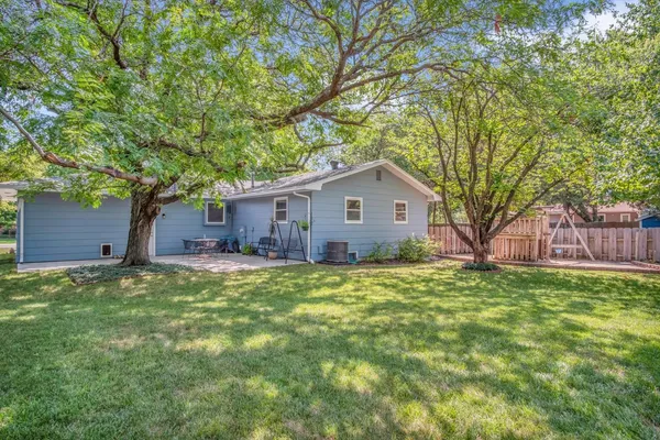 $188,900 | 707 Crescent Drive, Hesston, KS 67062