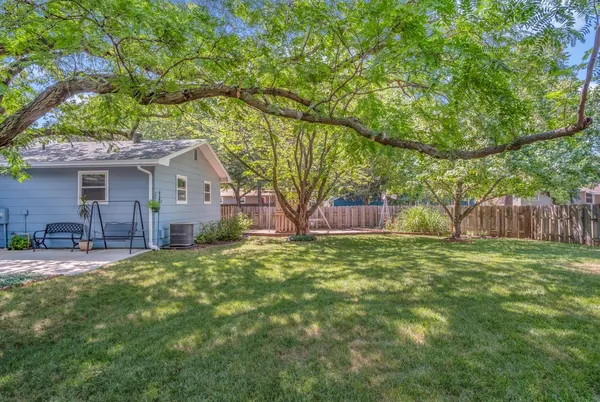 $188,900 | 707 Crescent Drive, Hesston, KS 67062