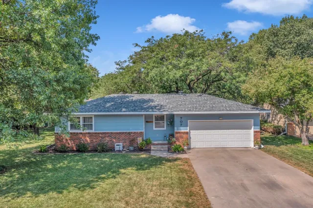 $188,900 | 707 Crescent Drive, Hesston, KS 67062