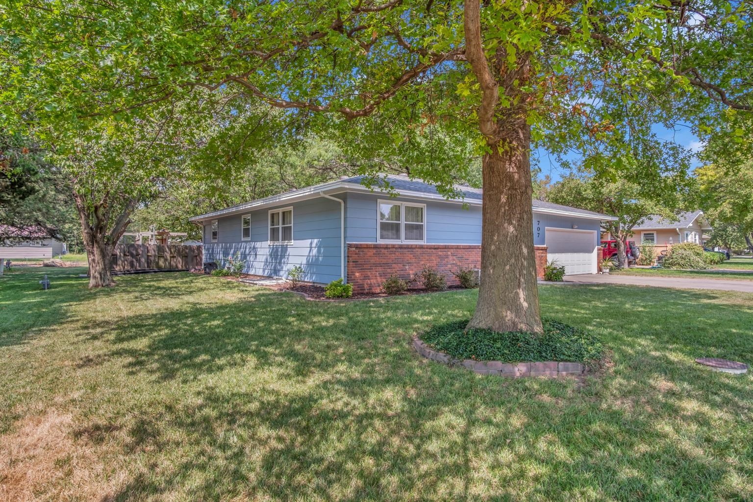 707 Crescent Drive Hesston, KS 67062 - Photo 5 of 35