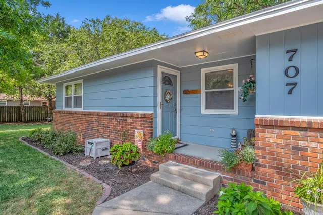 $188,900 | 707 Crescent Drive, Hesston, KS 67062