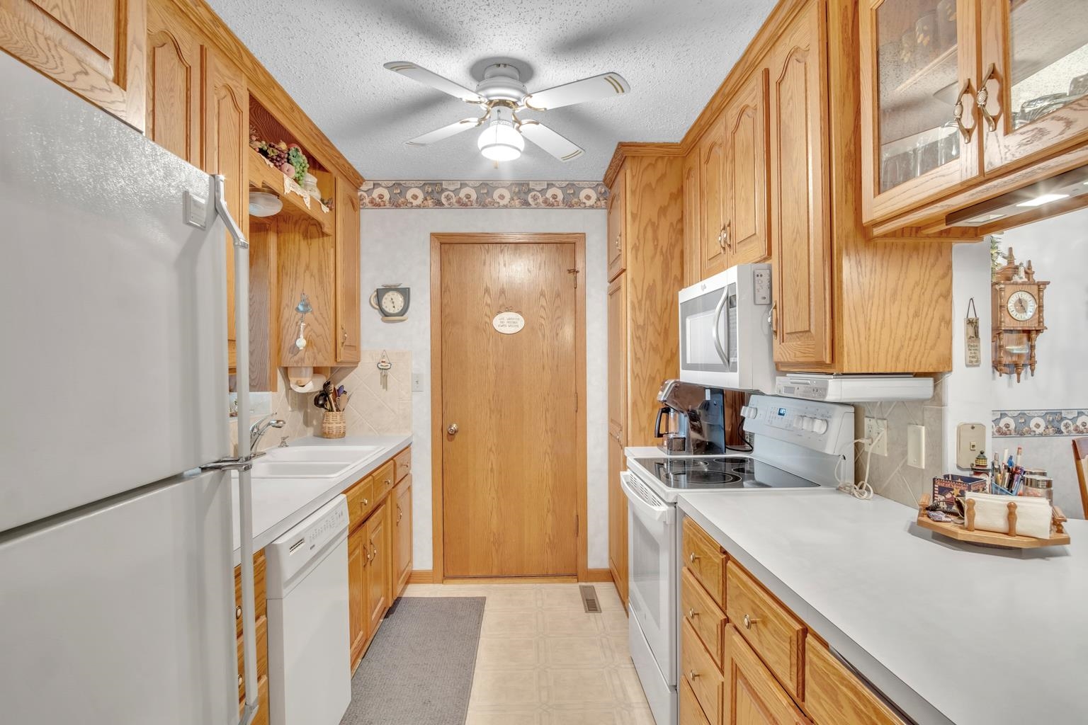 707 Crescent Drive Hesston, KS 67062 - Photo 8 of 35