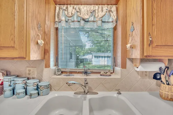 $188,900 | 707 Crescent Drive, Hesston, KS 67062