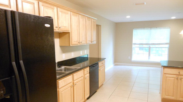7226 Raintree Lane Gulf Shores, AL 36542 - Photo 5 of 14 Large Kitchen
