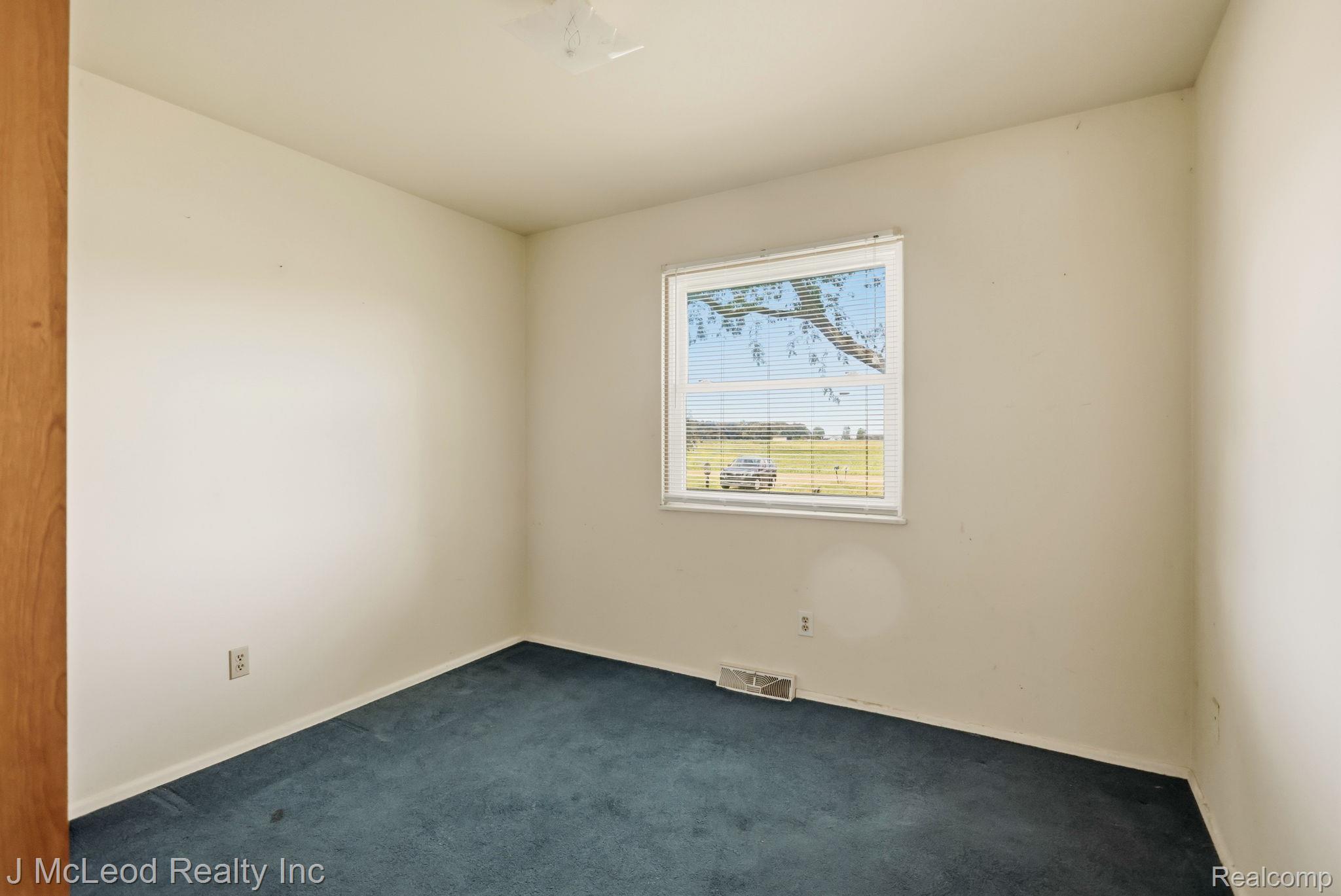 9481 Swaffer Road Vassar, MI 48768 - Photo 26 of 39 Window with horizontal blinds
