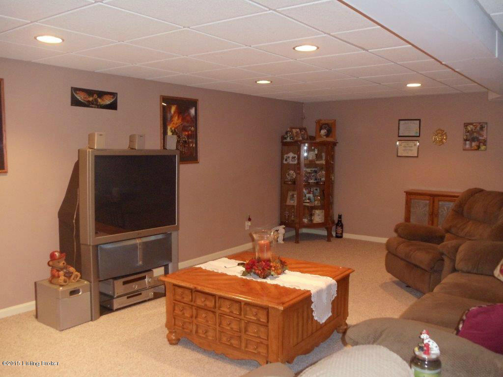 8604 Eula Road Louisville, KY 40219 - Photo 6 of 21 DSC06647