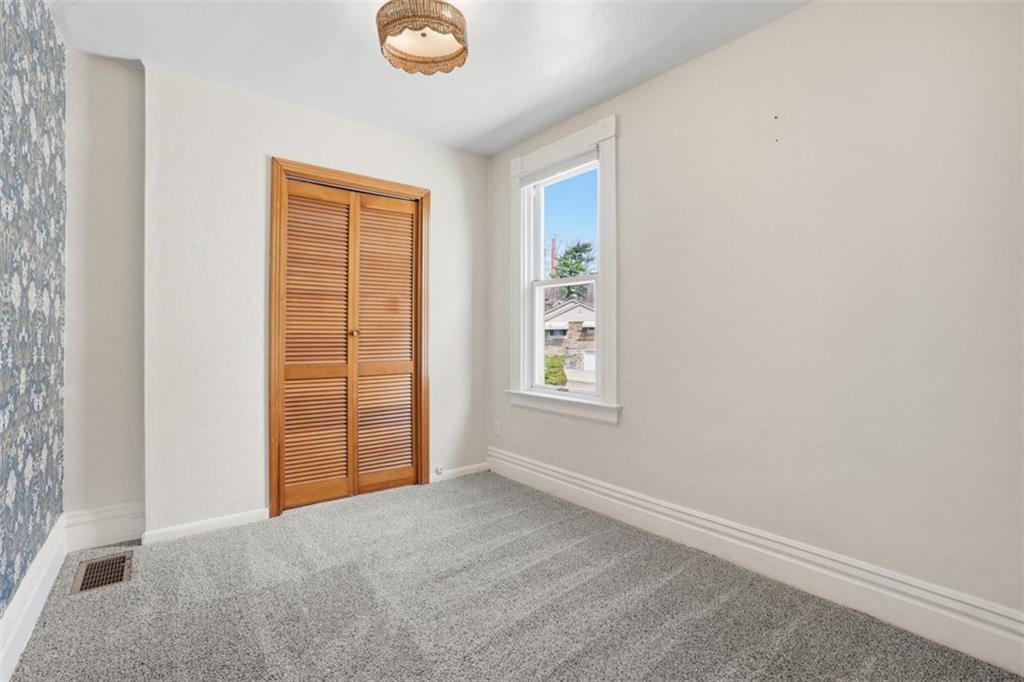 516 Eau Claire Street Butler, PA 16001 - Photo 22 of 41 an empty room with windows