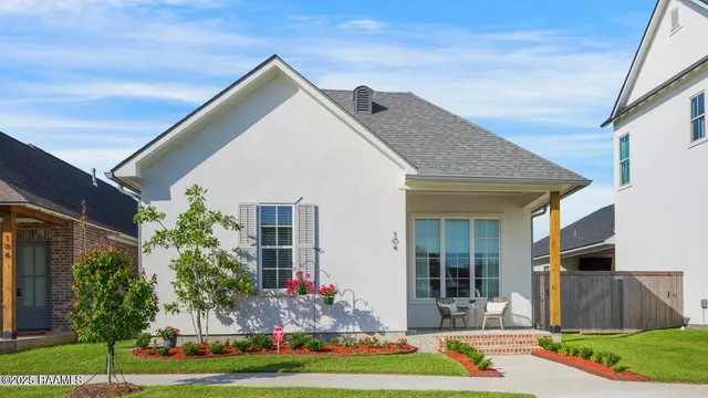 $365,000 | 104 Oak Village Drive, Scott, LA 70583