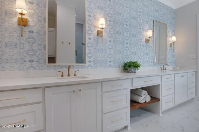 $365,000 | 104 Oak Village Drive, Scott, LA 70583