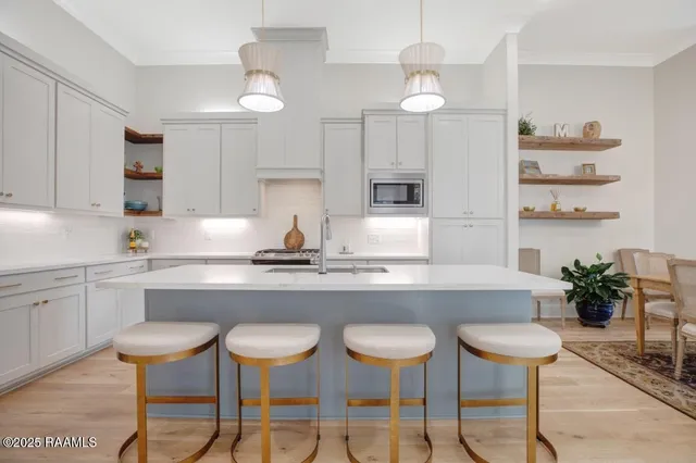 $365,000 | 104 Oak Village Drive, Scott, LA 70583