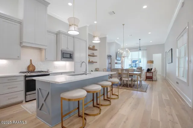 $365,000 | 104 Oak Village Drive, Scott, LA 70583