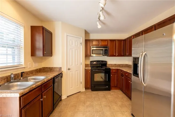 $2,100 | 36 Ackland Drive, Greensboro, NC 27455