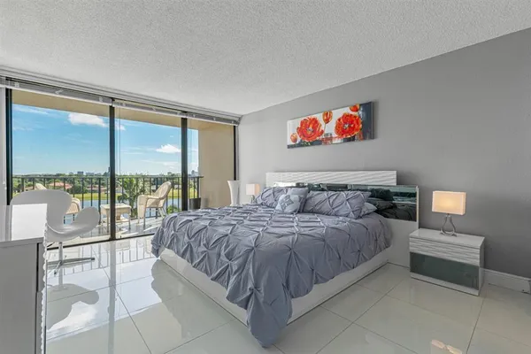 $2,100 | 1830 Embassy Drive, Unit 613, West Palm Beach, FL 33401