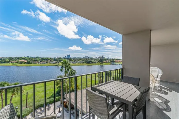 $2,100 | 1830 Embassy Drive, Unit 613, West Palm Beach, FL 33401