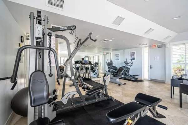 $2,100 | 1830 Embassy Drive, Unit 613, West Palm Beach, FL 33401