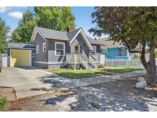 $305,000 | 2230 Campbell Street, Baker City, OR 97814