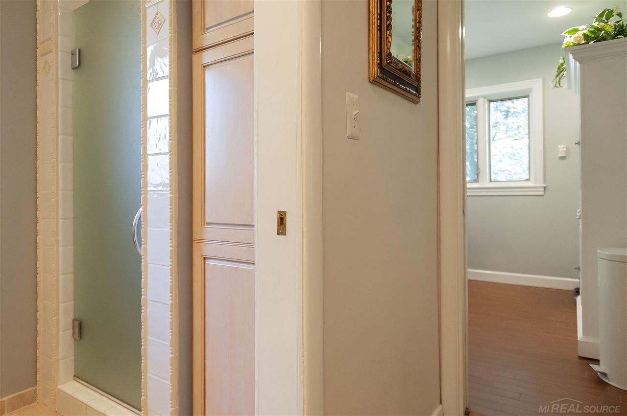 550 Roslyn Road Grosse Pointe, MI 48236 - Photo 21 of 48 31388633-20.JPG