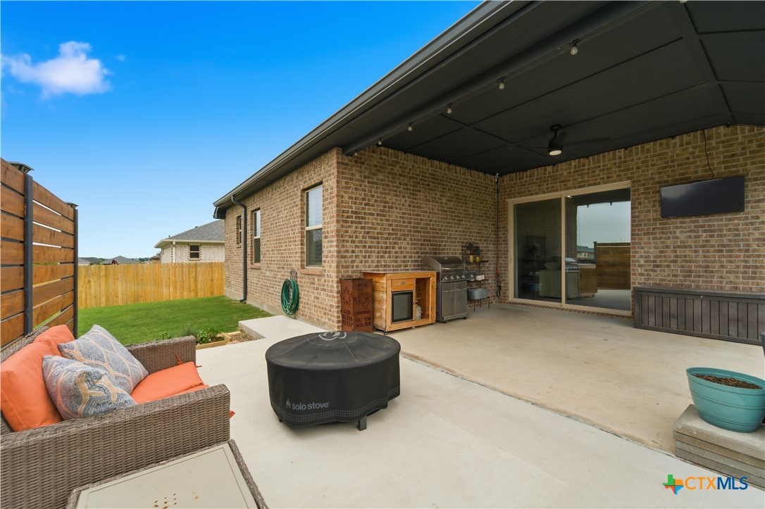 6003 Tivoli Road Temple, TX 76502 - Photo 26 of 30 a outdoor living space with patio furniture and garden