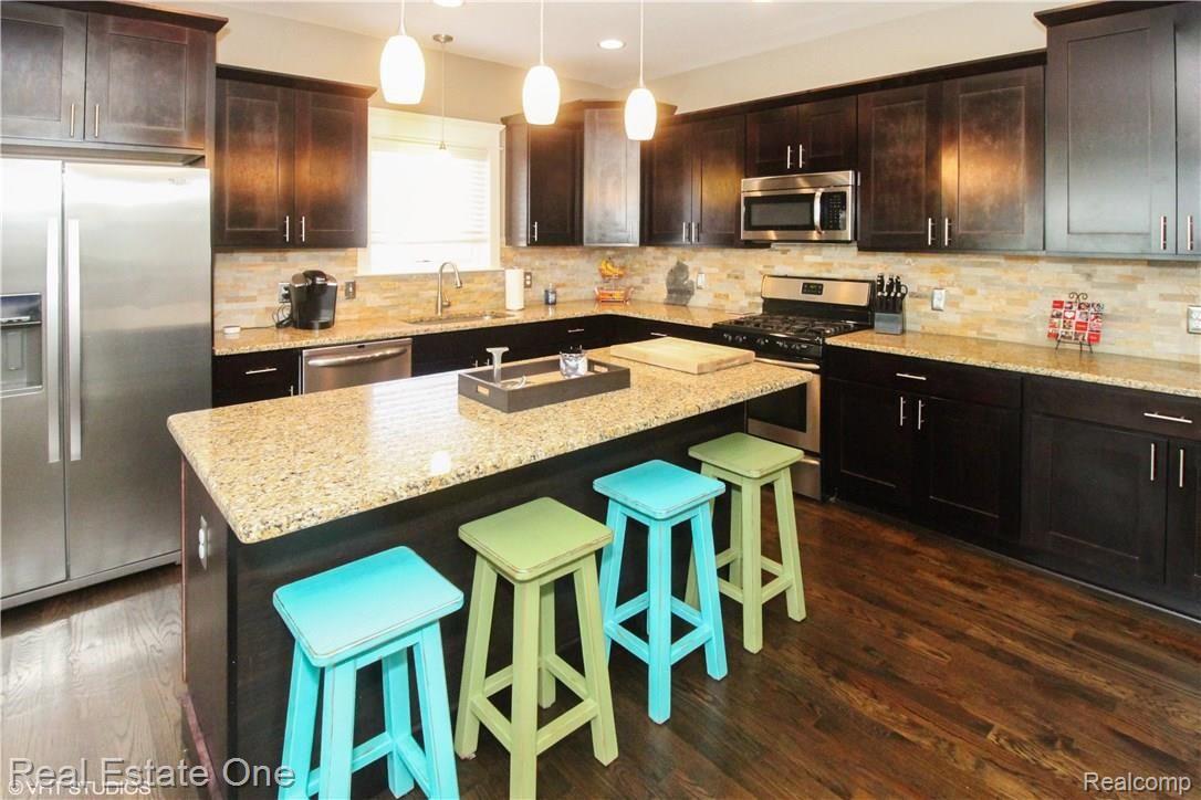 3903 Durham Road Royal Oak, MI 48073 - Photo 7 of 37 Island kitchen