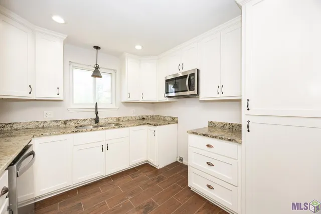 $359,500 | 1233 Ashbourne Drive, Baton Rouge, LA 70815