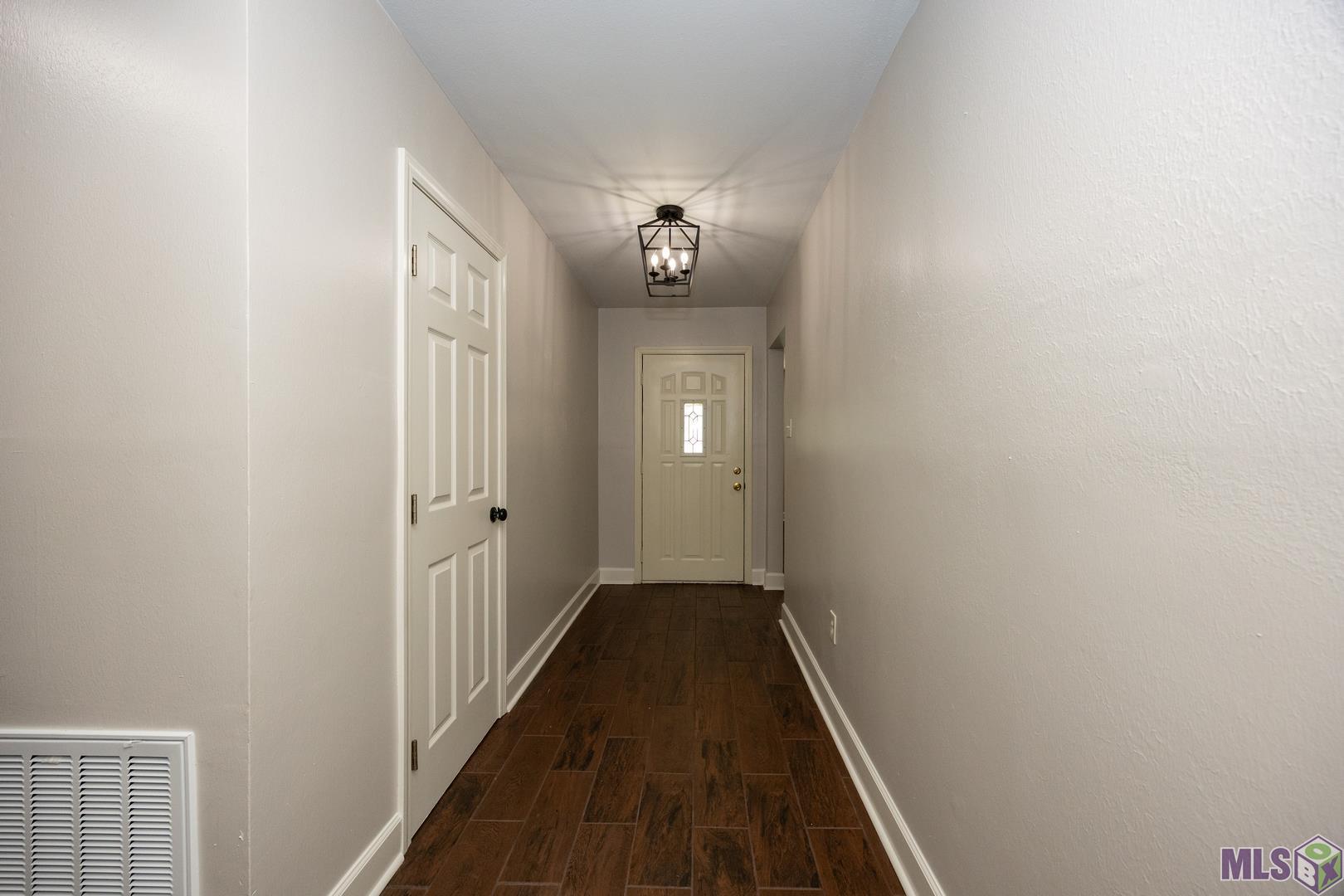 1233 Ashbourne Drive Baton Rouge, LA 70815 - Photo 4 of 27