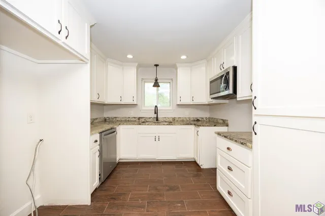 $359,500 | 1233 Ashbourne Drive, Baton Rouge, LA 70815