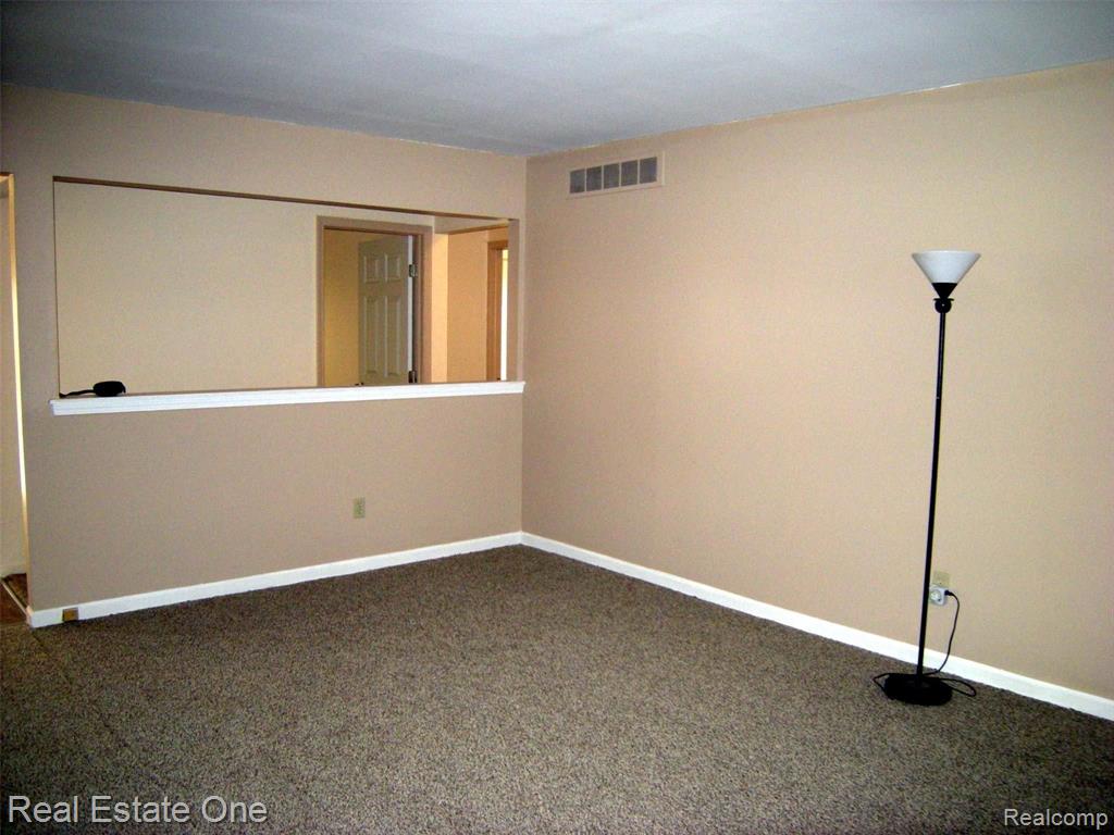 9415 Newburgh Road Livonia, MI 48150 - Photo 6 of 38