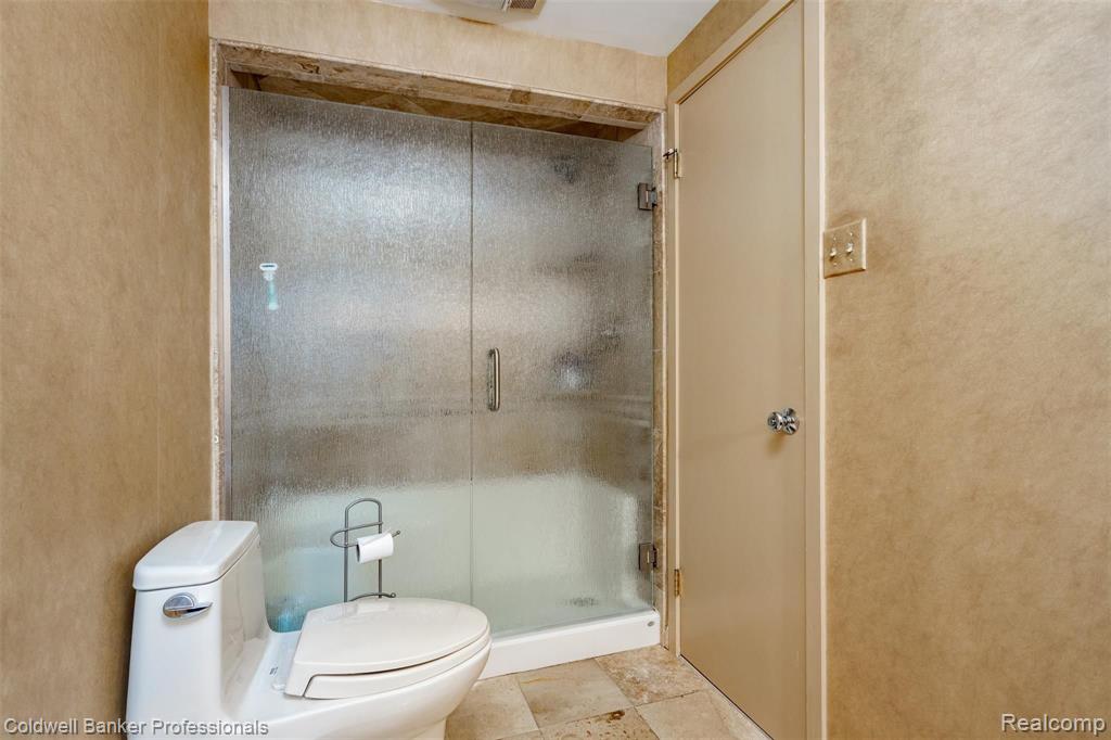 329 Lake Shore Road Grosse Pointe Farms, MI 48236 - Photo 19 of 41