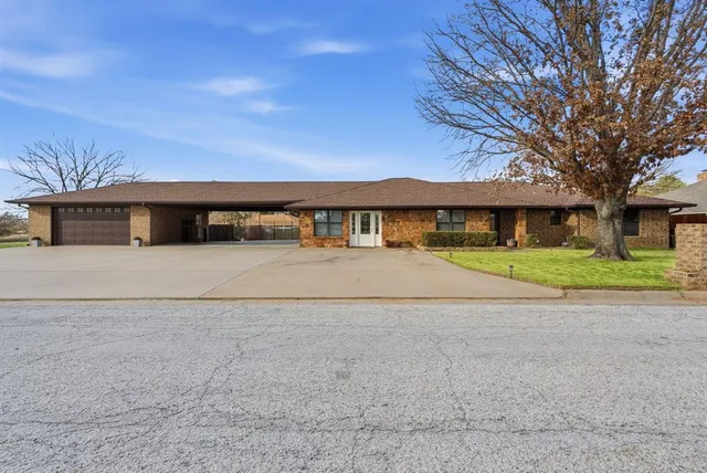 a view of house with a yard