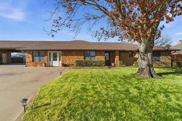 $595,000 | 111 Mustang Drive, Graham, TX 76450
