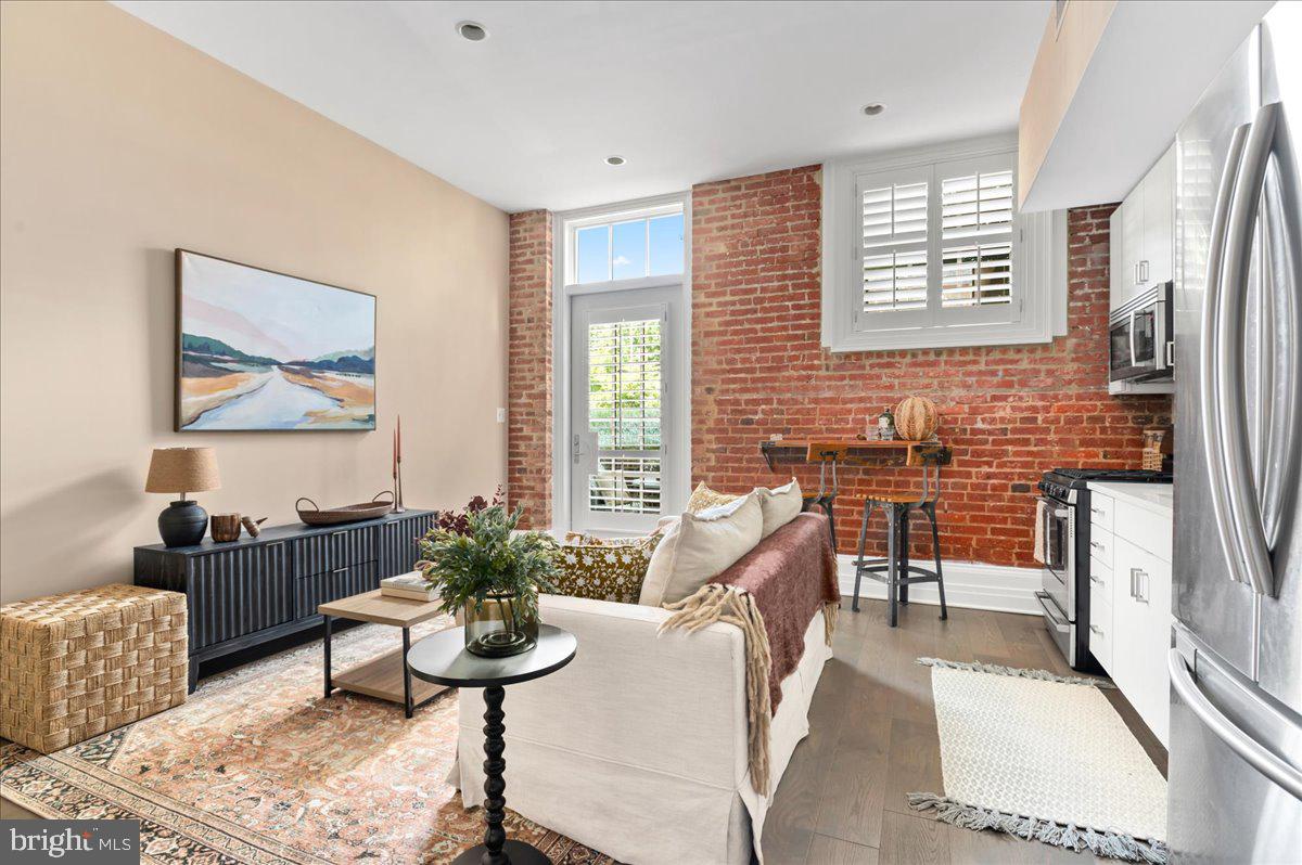 901 D Street Northeast, Unit 2 Washington, DC 20002 - Photo 5 of 27