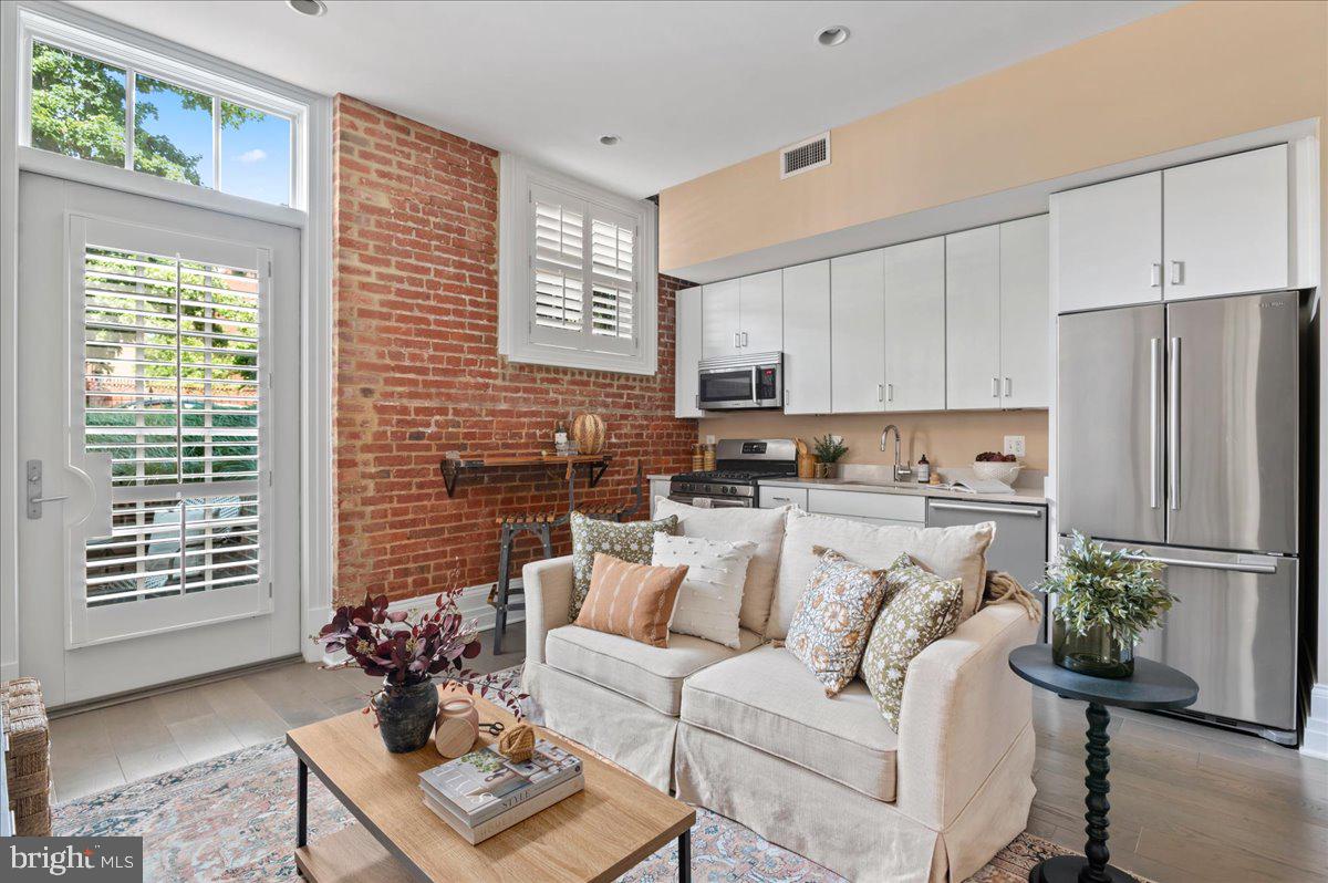 901 D Street Northeast, Unit 2 Washington, DC 20002 - Photo 6 of 27