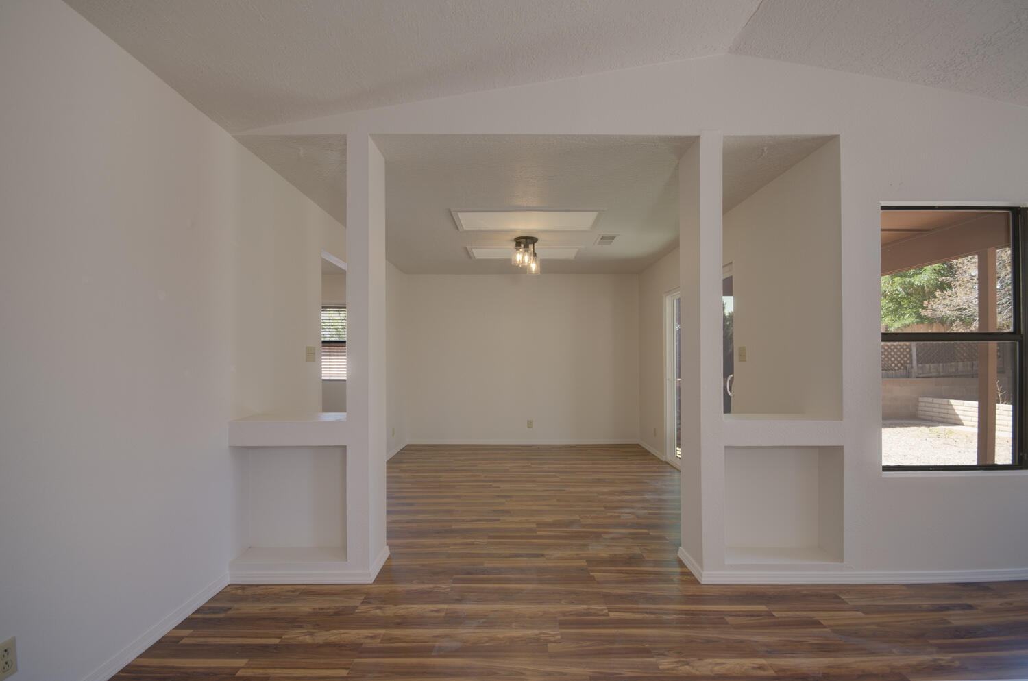 2574 Bogie Road Southeast Rio Rancho, NM 87124 - Photo 9 of 31 Gallery Image 9