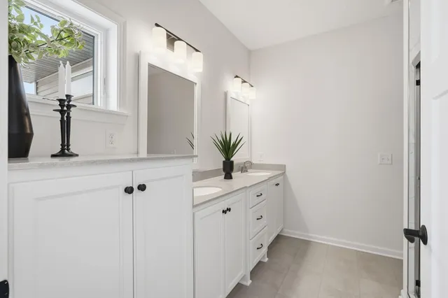 $559,900 | 25360 Farmstead Lane, Wyoming, MN 55092