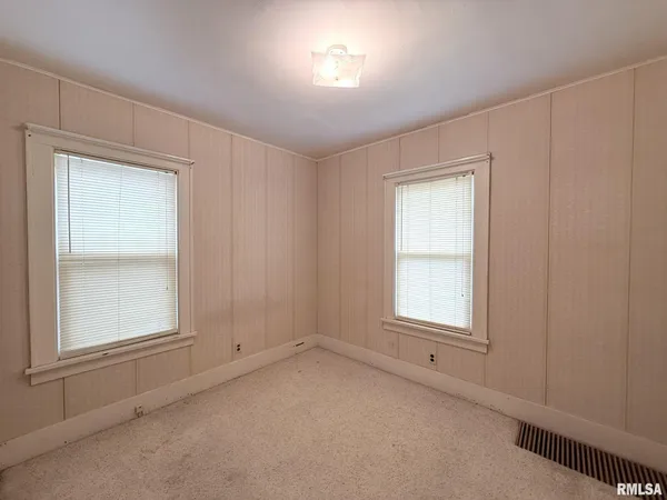 $75,000 | 1519 Florence Avenue, Galesburg, IL 61401