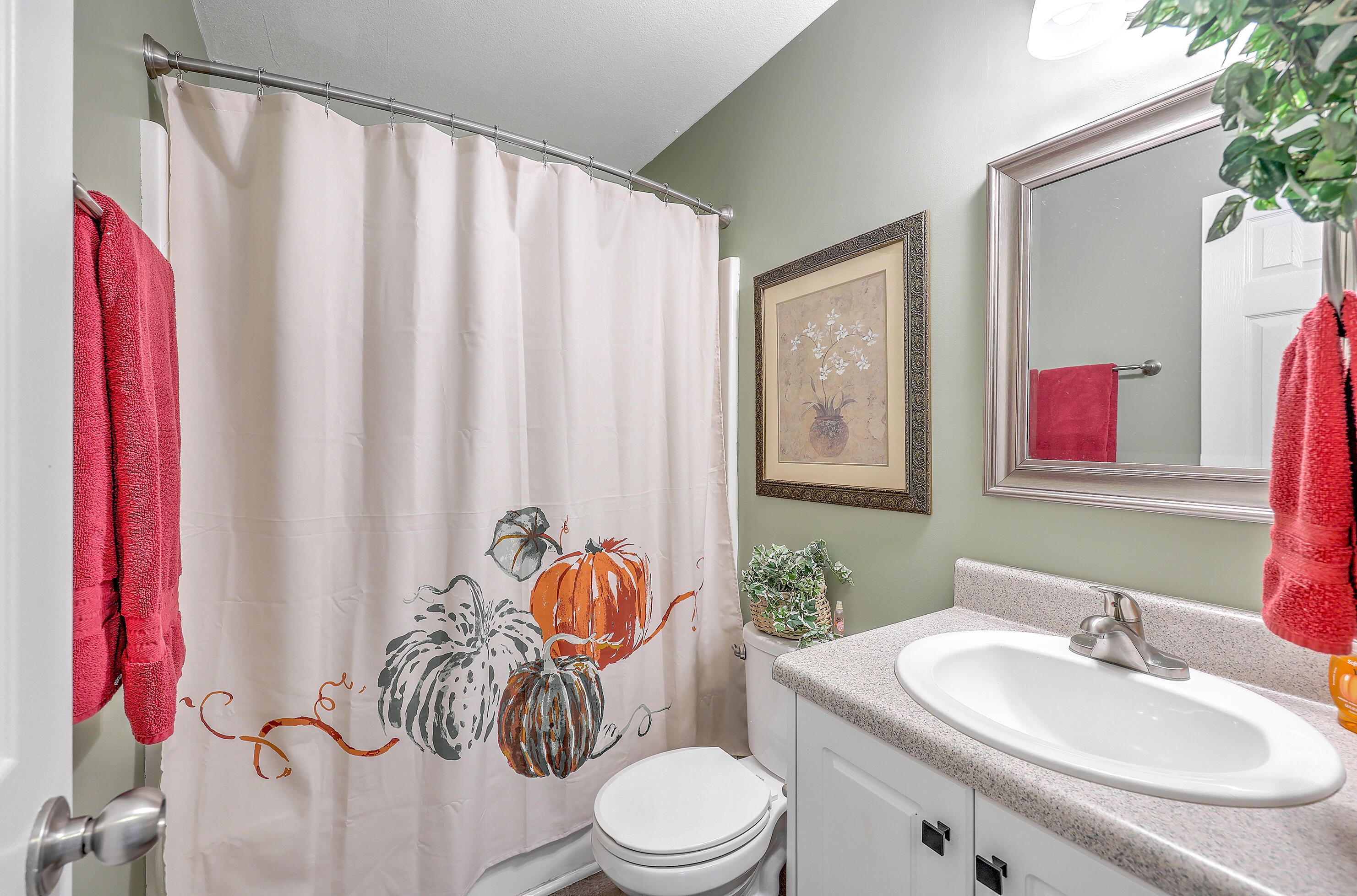 110 Sandy Hook Court Summerville, SC 29486 - Photo 20 of 33 Bathroom 2