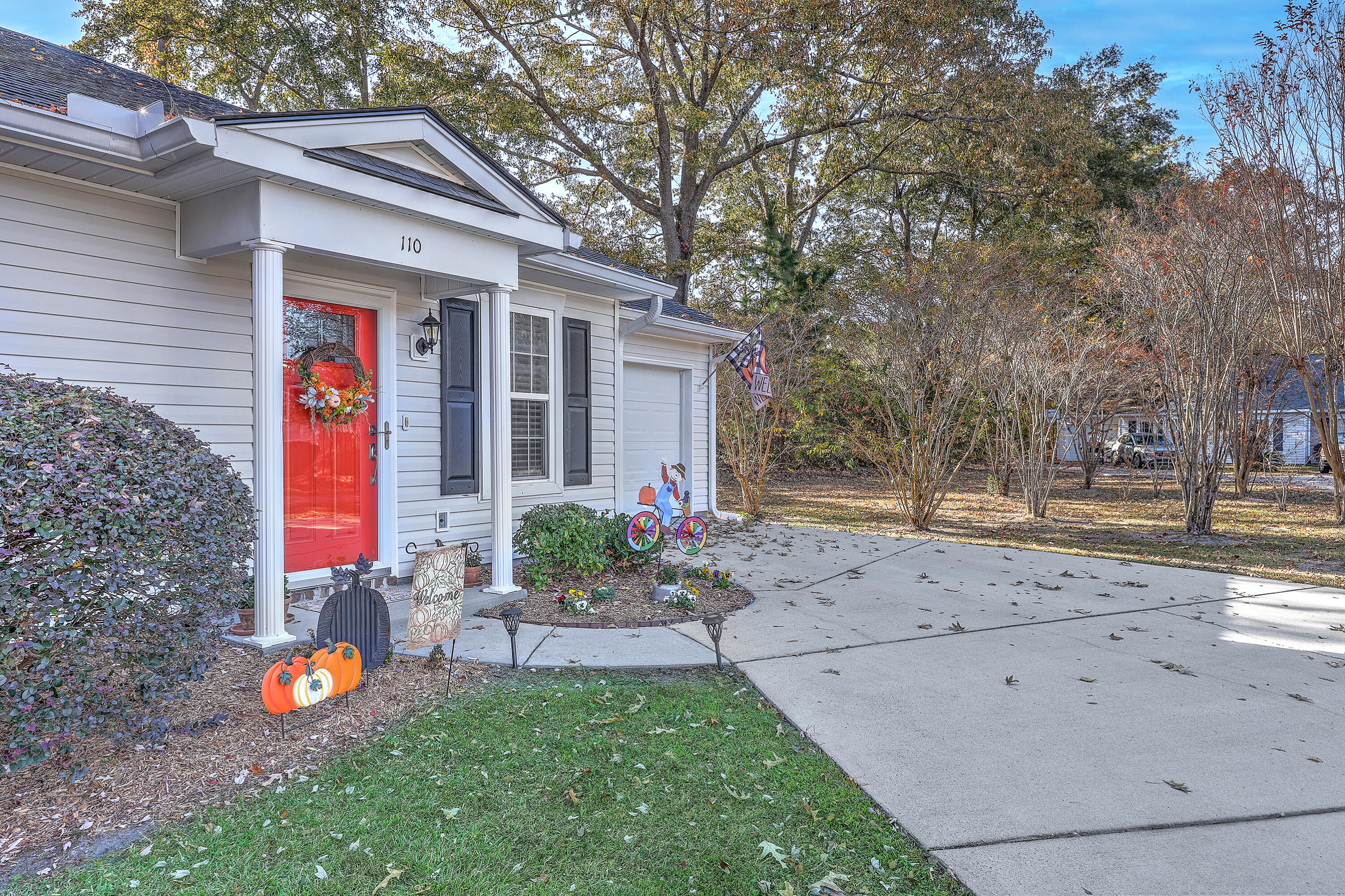 110 Sandy Hook Court Summerville, SC 29486 - Photo 32 of 33 Front of House