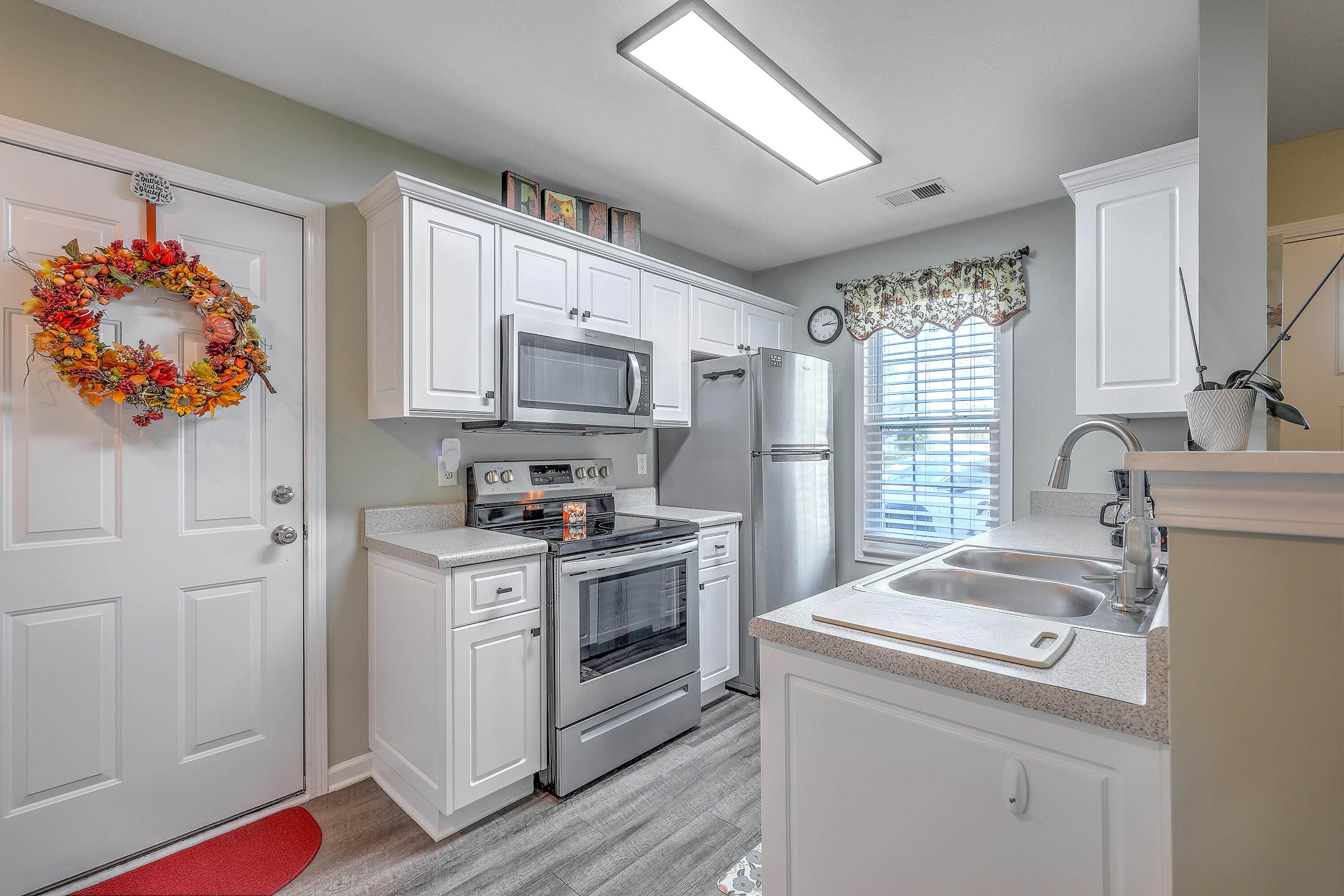 110 Sandy Hook Court Summerville, SC 29486 - Photo 5 of 33 Kitchen