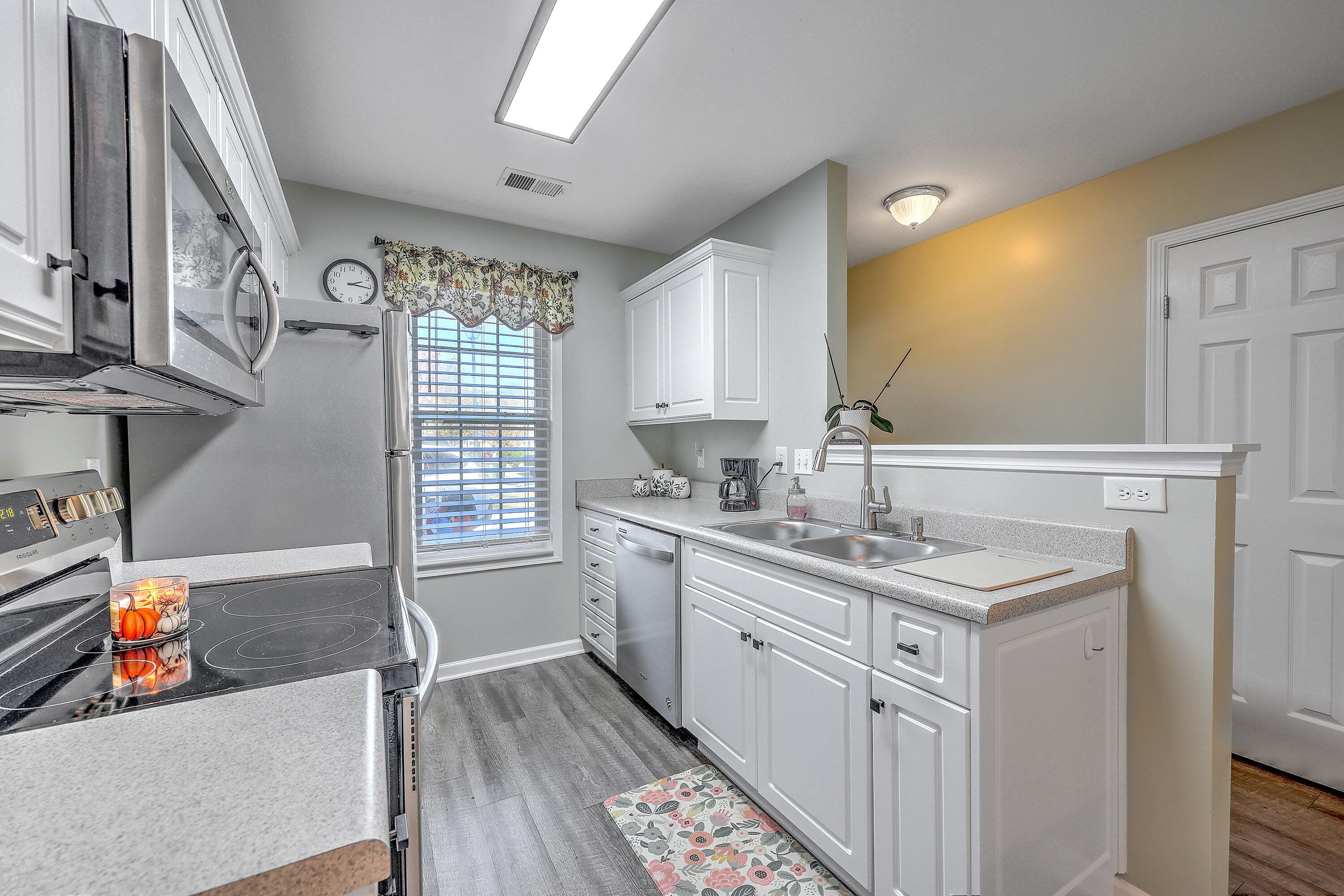 110 Sandy Hook Court Summerville, SC 29486 - Photo 7 of 33 Kitchen