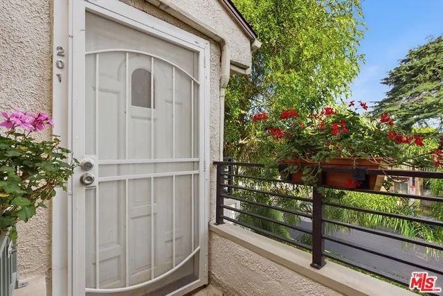 $410,000 | 8221 Langdon Avenue, Unit 201, Van Nuys, CA 91406