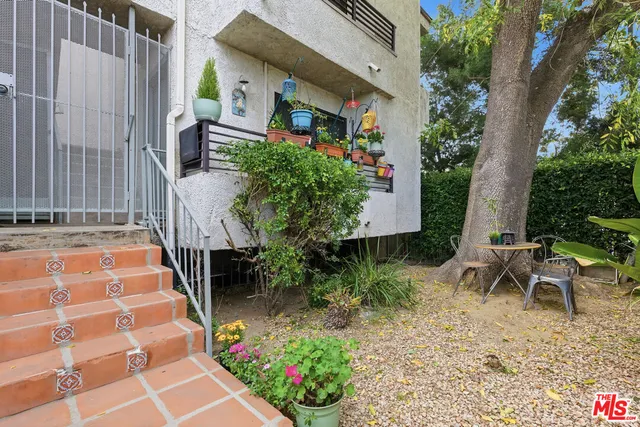 $410,000 | 8221 Langdon Avenue, Unit 201, Van Nuys, CA 91406