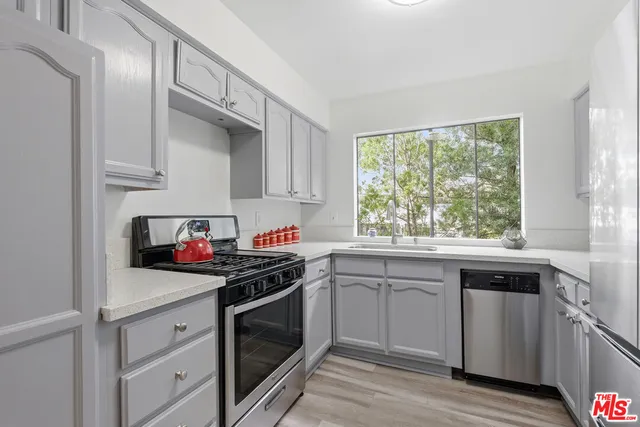 $410,000 | 8221 Langdon Avenue, Unit 201, Van Nuys, CA 91406